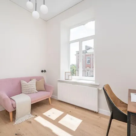 Sunny Garden Street In * Вильнюс