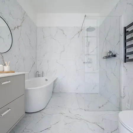 Sunny Garden Street In Apartment *