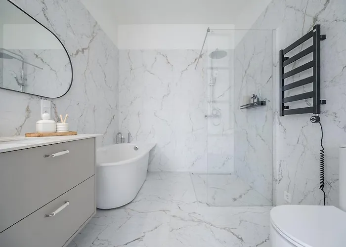 Sunny Garden Street In Apartment *